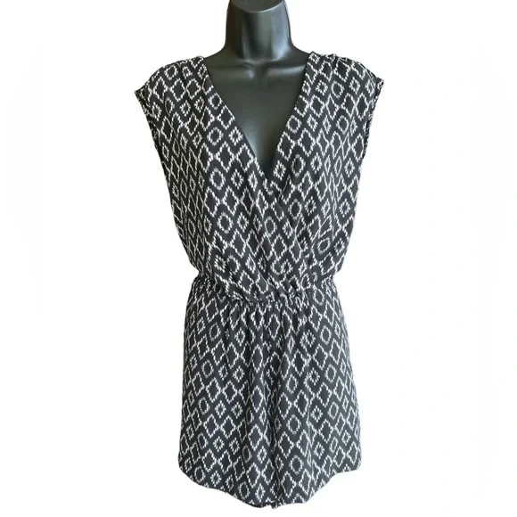 Banana Republic Black and White Patterned Romper - Picture 3 of 10